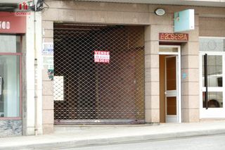 Lloguer Local Comercial a Posío. Local comercial semiacondicionado al lado del jardín del posío