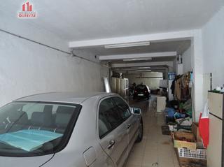 Location Local commercial à Ventiun. Se alquila bajo en la valenzana