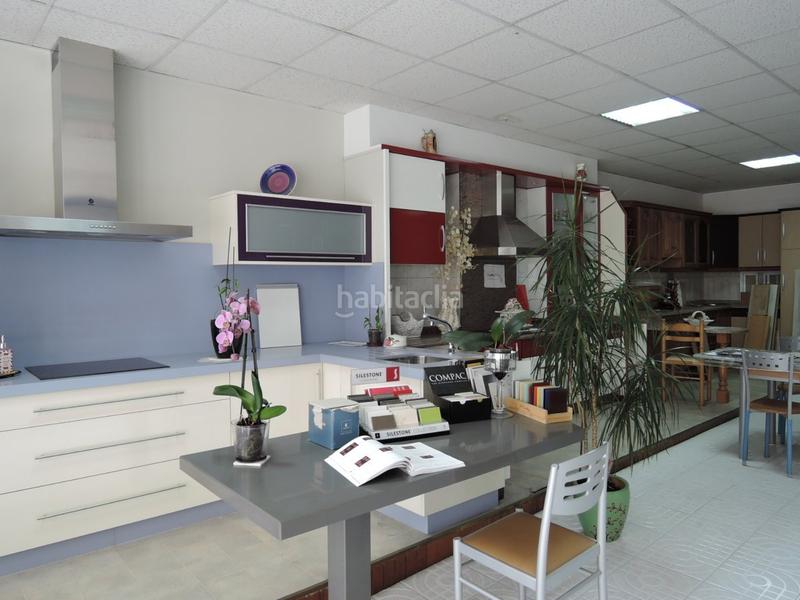 Foto f62e8e72-6404-44fb-8c47-e175f2b89844. Local comercial  en la zona del puente en Ourense