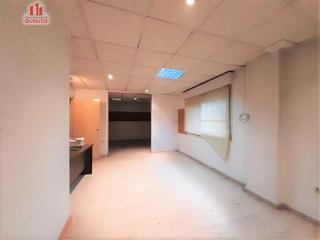 Location Bureau à Couto. Amplia oficina con varios despachos y ascensor cerca de los juzg