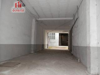 Lloguer Local Comercial a Ventiun. Amplio local situado en la zona de o vinteun