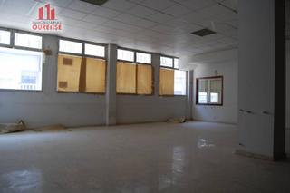 Lloguer Local Comercial a Ventiun. Amplio local comercial en el veintiuno