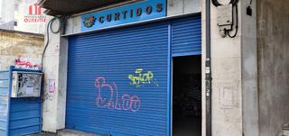 Location Local commercial à Couto. Gran local comercial frente al pabellón de los remedios.