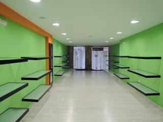 Lloguer Local Comercial a Casco Viejo. Amplio local bien situado proximo a la plaza de hierro