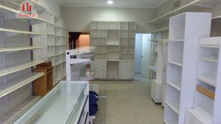 Lloguer Local Comercial a Ventiun. Económico local en el veintiuno.