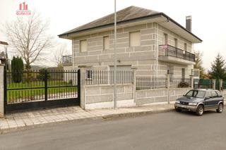 Casa a Nogueira de Ramuín. Chalet de piedra en luintra ourense