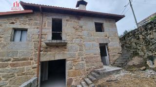 Casa a Toén. Chalet pareado en construcción