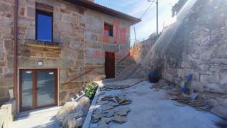 Casa a Toén. Chalet pareado recién reformado en la zona de toén.