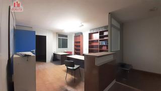 Rent Office space in Centro. Amplia oficina con tres despachos en el centro.