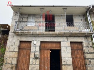 Maison à Cenlle. Casa de piedra adosada en la zona de cenlle a 15 minutos de la c