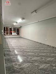Lloguer Local Comercial a Couto. Oficina reformada en la zona de la valenza