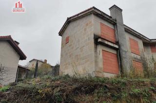 Terreny residencial a Pereiro de Aguiar (O). Lote de cuatros viviendas en construccion de la zona de lamela