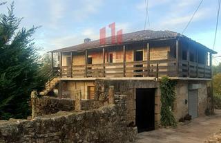 Haus in Toén. Casa con gran parcela en alongos toén  ourense