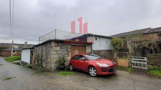 Casa en Celanova. Casa con galpón, patio y pequeña parcela cerca de celanova