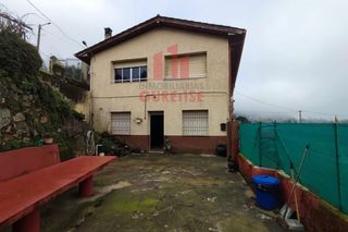 Casa en Toén. Amplia casa con vistas al río miño, cerca de alongos.