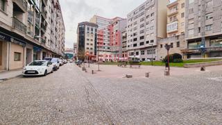 Aparcament cotxe a Centro. Venta de plaza de garaje cerrada en plaza eduardo barreiros