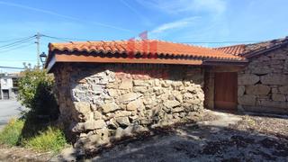Casa a Paderne de Allariz. Casa de piedra para reformar con pequeña parcela cercana, en la