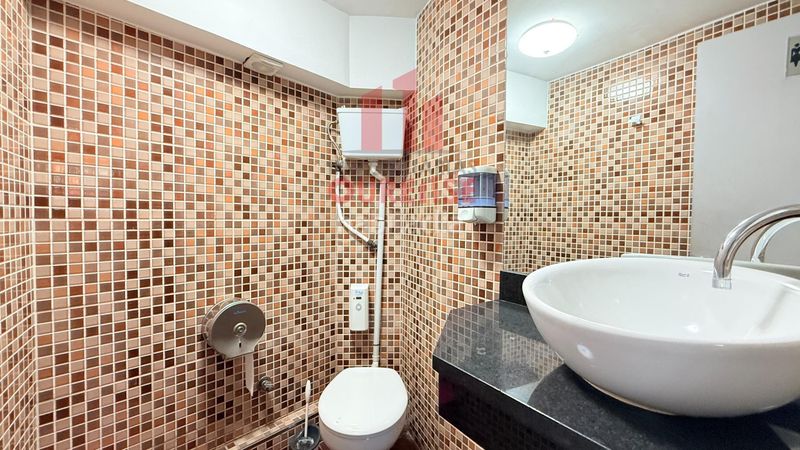 Foto bd329327-082d-4034-aef5-c95fc507796f. Lloguer local comercial a Centro Ourense