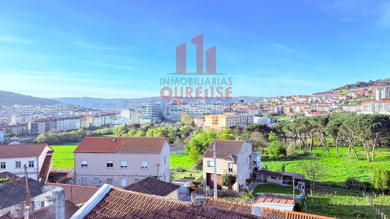 Foto 4080d1e2-f7c1-40c5-a336-f4f9906e6d4d. Edificio  compuesto por cuatro viviendas con trasteros y terraza en Mariñamansa. en Ourense
