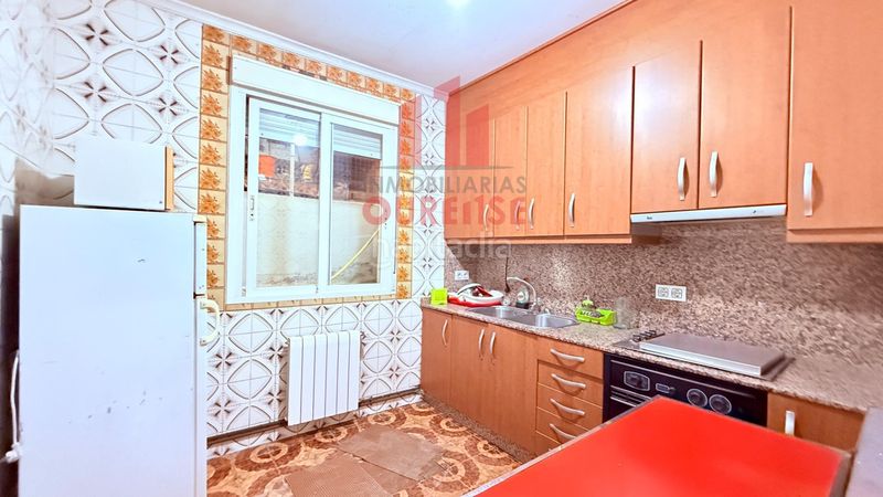 Foto 73cf0b48-1099-4dae-8ee9-fb3453f03e21. Edificio  compuesto por cuatro viviendas con trasteros y terraza en Mariñamansa. en Ourense