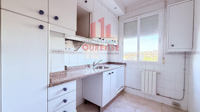 Foto 9d90f8ff-aa18-4845-9699-23ce9a83c602. Edificio  compuesto por cuatro viviendas con trasteros y terraza en Mariñamansa. en Ourense