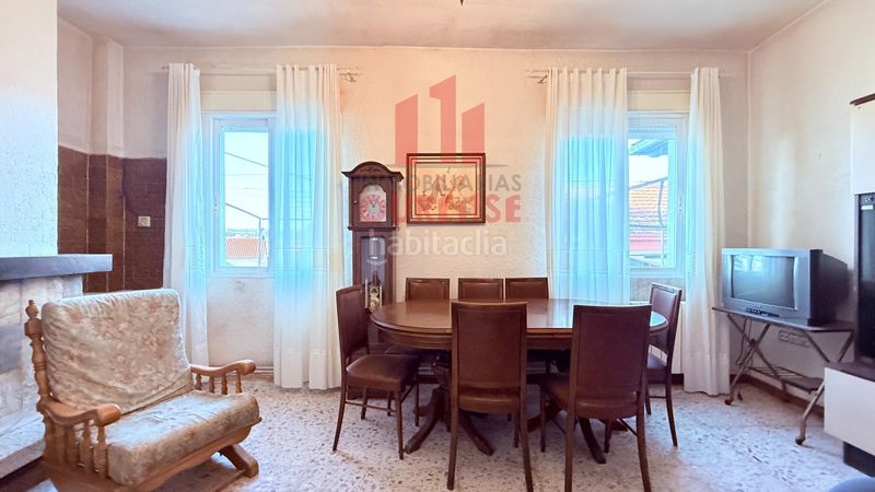Foto b5c0a923-893e-4a7b-b1e7-6a69b80efeaa. Edificio  compuesto por cuatro viviendas con trasteros y terraza en Mariñamansa. en Ourense