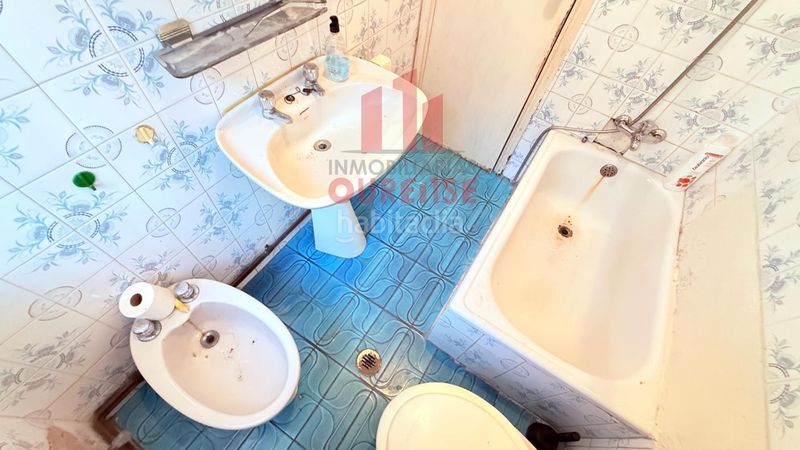 Foto fbdc43f9-df62-4e20-924a-eb2723127d08. Edificio  compuesto por cuatro viviendas con trasteros y terraza en Mariñamansa. en Ourense