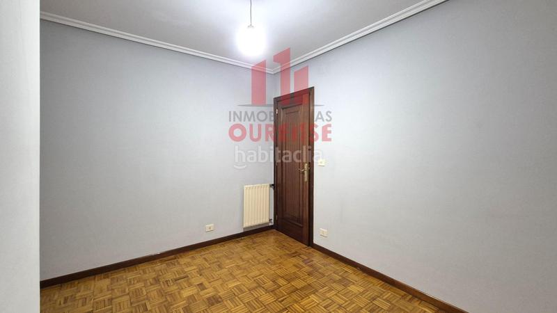Foto 4cc03a9e-d589-40b1-9262-8753ad92ccf3. Rent flat with heating parking in Couto Ourense