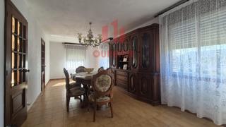 Casa en Ribadavia. Casa independiente en la zona de ribadavia, prxima a las termas