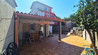 Casa a San Cibrao das Viñas. Casa adosada en la zona de currás y a dos minutos en coche de la