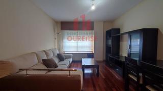Flat in As Lagoas. Piso para entrar a vivir con garaje muy próximo al centro comerc