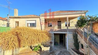 Etagenwohnung in Sarreaus. Venta casa de piedra en freixosarreaus