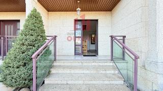 Casa en San Cibrao das Viñas. Precioso chalet con parcela próximo al polígono industrial de sa