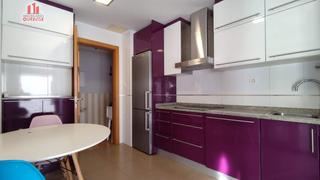 Appartement à Ventiun. Piso seminuevo amueblado y equipado en o vinteún.