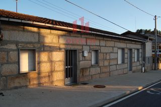 Maison à Barrocanes. Se vende casa con parcela en zona muy próxima a la ciudad