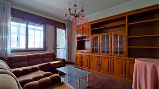 Etagenwohnung in Barbadás. Amplio piso para entrar a vivir en a valenzá, cerca del mercadon