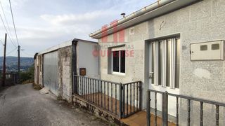 Haus in San Francisco. Pequeña casa con parcela cerca en la zona de la rabaza de arriba