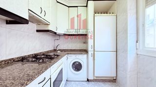 Miete Etagenwohnung in Couto. Vivienda sin amueblar en la zona del couto