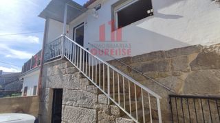 Location Maison à Paderne de Allariz. Pequeña casa adosada con patio y dos parcelas de terreno en un p