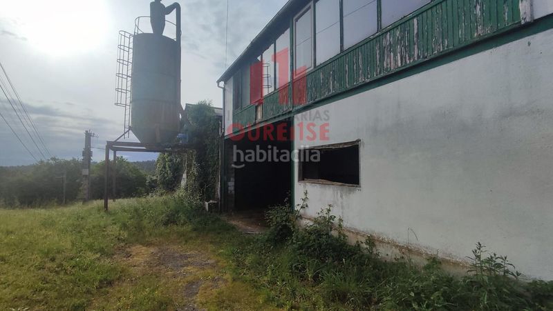 Foto f3fa093f-a3fa-4d8e-877f-cc16eb540d83. Nau industrial a Toén