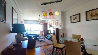 Flat in San Cibrao das Viñas. Amplio piso con garaje y bodega cerca del piñeiral y próximo a m