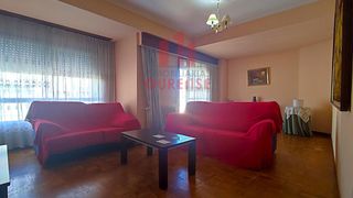 Location Appartement à A Carballeira. Amplia y luminosa vivienda en zona cercana al posio