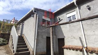 Maison à Coles. Casa con amplia parcela en la zona de barra de miño.