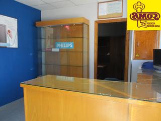 Lloguer Local Comercial  N/a. Se vende o se alquila local comercial en doutor maceira