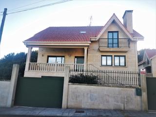 Xalet  Ra castelao. Se vende chalet de piedra  en la zona de sollans  4 dormitorios