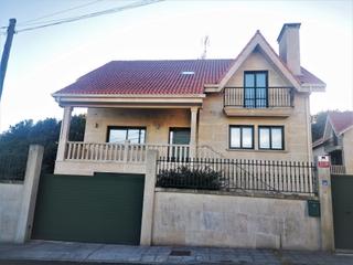 Chalet  Lugar sollans. Se vende chalet de piedra  en la zona de sollans  4 dormitorios