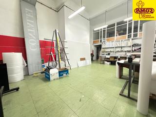 Local Comercial  Ruela de brion. Se vende local en ruela de brión, muy próximo a la estación inte