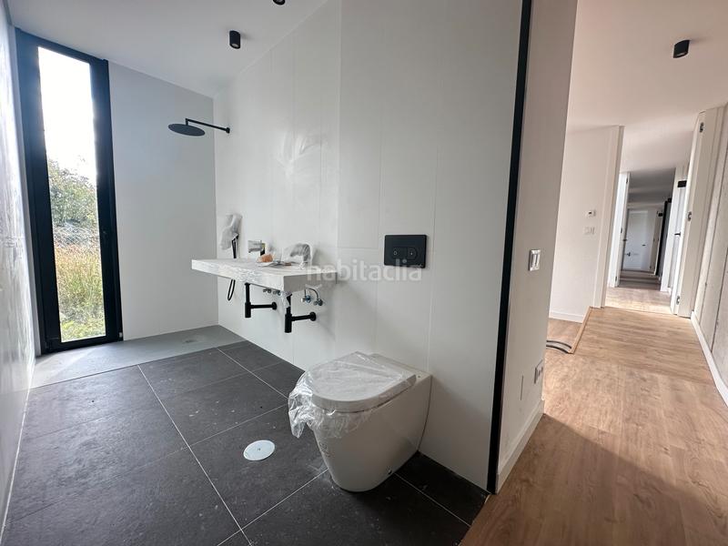 Foto f642063b-33da-4192-b201-1af7618bcc81. Chalet se vende chalet a estrenar con excelente orientación en folgoso - figueiras - vende agencia amor en Santiago de Compostela