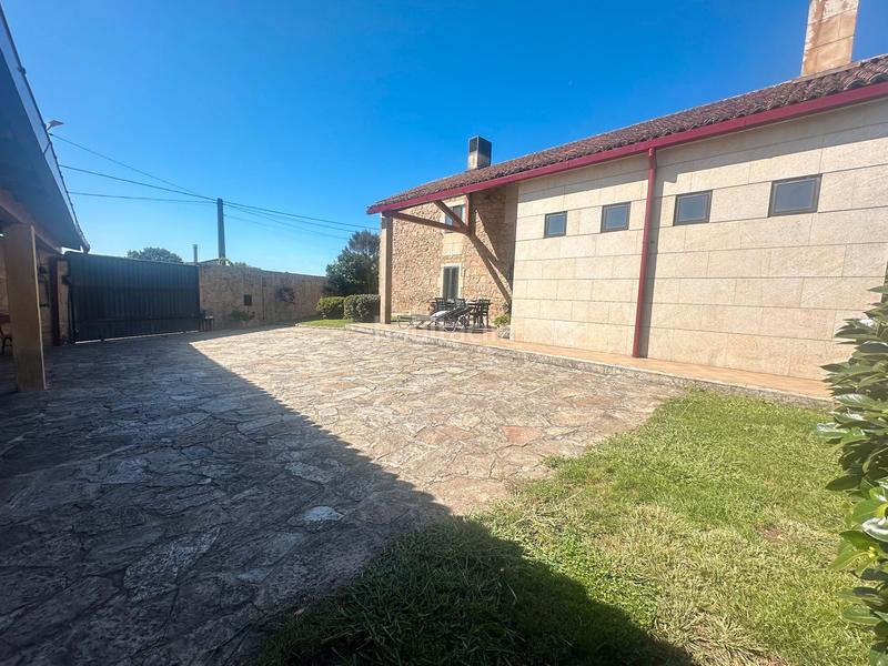 Foto 3d20976d-fc9a-4f77-9456-b9c723239a8c. Chalet avec cheminée chauffage parking piscine dans Teo