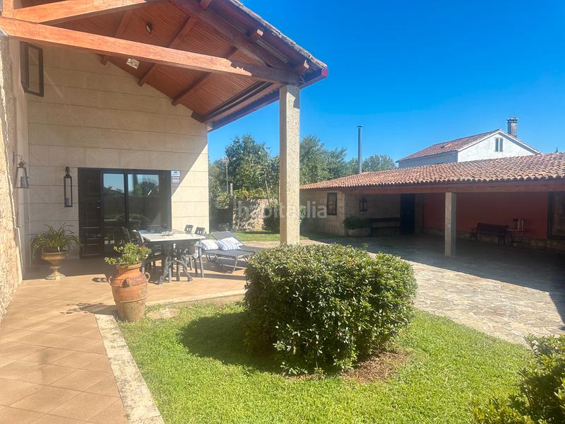 Foto c74f8e4d-46bd-44d6-9cf3-624dee0f6160. Chalet avec cheminée chauffage parking piscine dans Teo